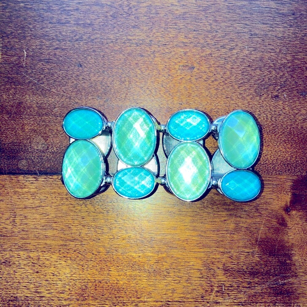 2/$20🐠Stretchy Bracelet🐬💚